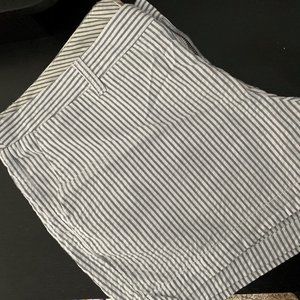 MERONA SEERSUCKER SHORTS, SIZE 16.